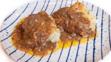 1, 2 ó 3 raciones a elegir, más un cubo con 4 cervezas de 33 cl.