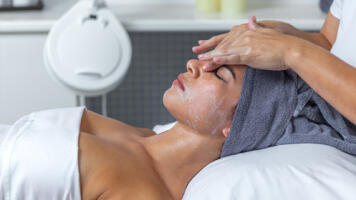 Limpieza facial profunda con AquaPure